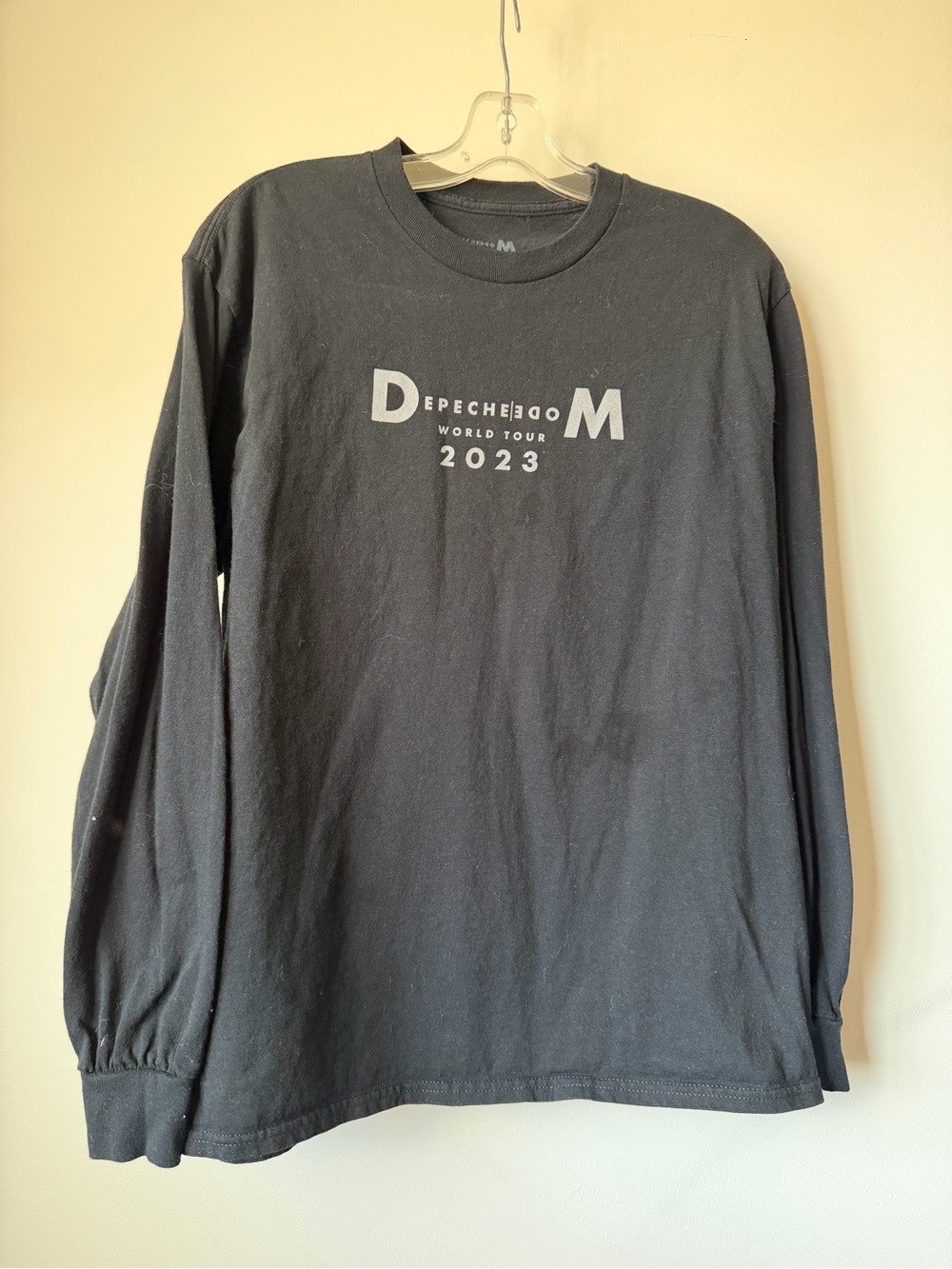 Depeche Mode World Tour 2023 Long Sleeve Band Tee Medium Angel Wings Graphic - Picture 3 of 8